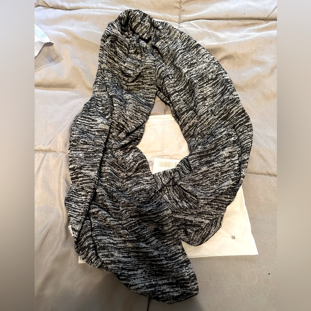 NWOT Infinity Scarf with Zipper Pocket Pouch